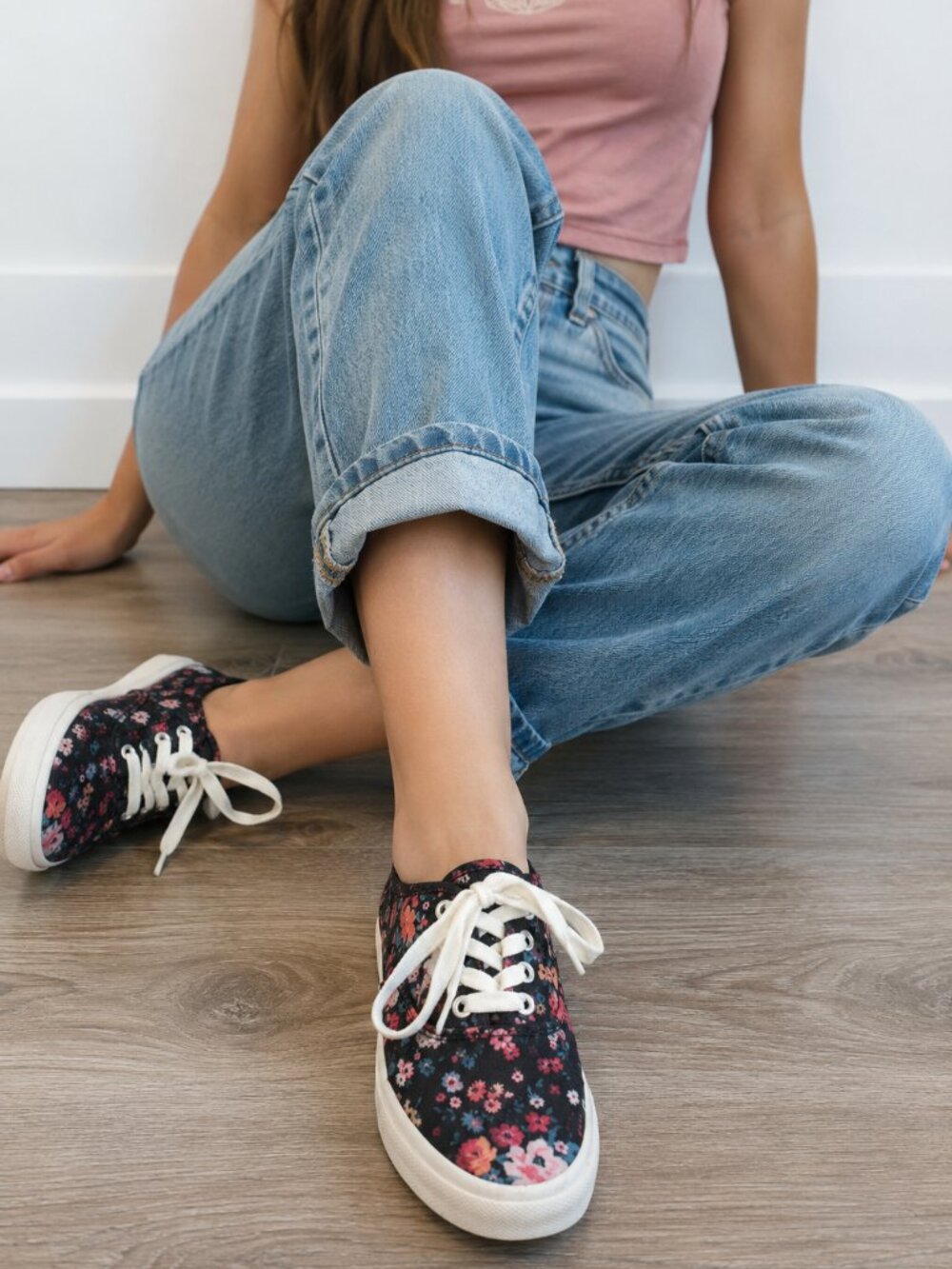 Duty Nine Floral Lace-Up Sneakers • Girls Size 4